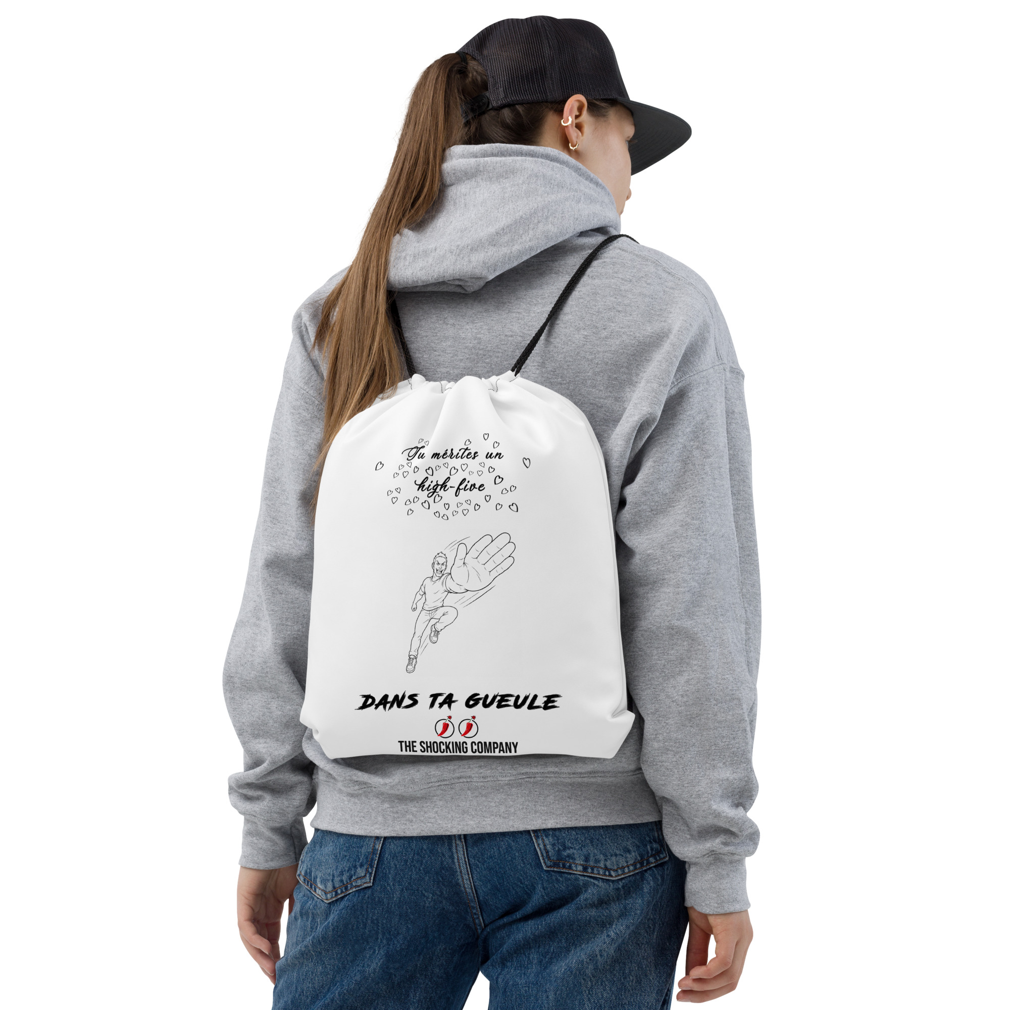 Sac à cordons avec le message « Tu mérites un high-five dans ta gueule », des petits cœurs et un homme lançant une claque géante.