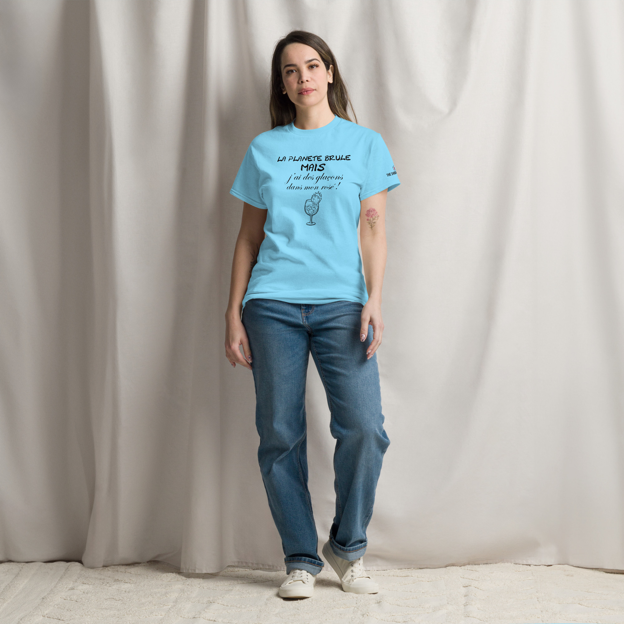 La planète brûle MAIS 🌶️🌶️T-shirt col rond – Image 2