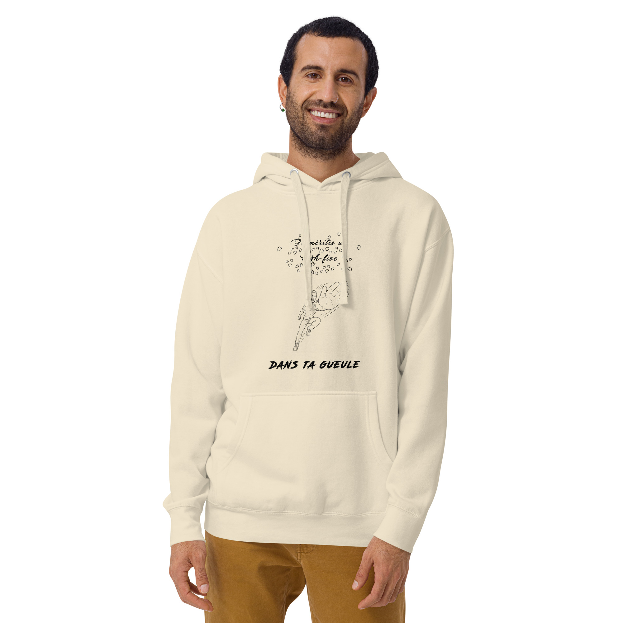 Sweat-shirt à capuche avec le message « Tu mérites un high-five dans ta gueule », des petits cœurs et un homme lançant une claque géante.