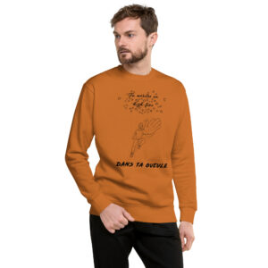 Sweat-shirt sans capuche avec le message « Tu mérites un high-five dans ta gueule », des petits cœurs et un homme lançant une claque géante.