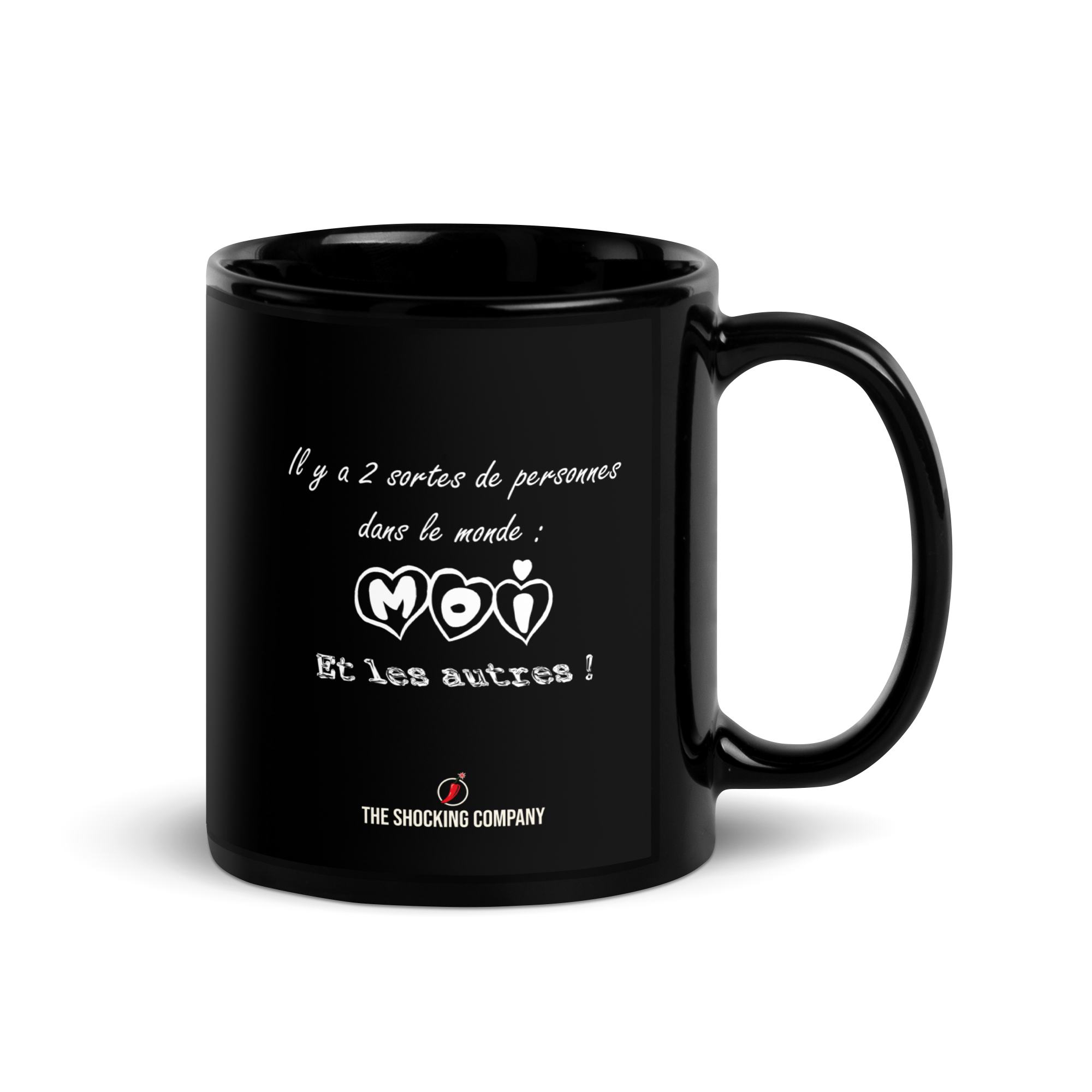 Mug noir glossy avec l’inscription « Il y a 2 sortes de personnes dans le monde : moi et les autres », le mot MOI entouré de cœurs.