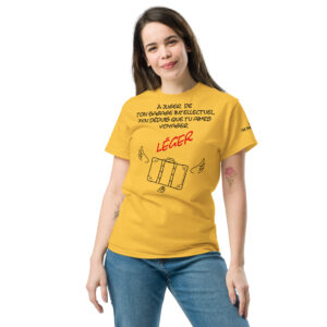 T-shirt unisexe avec citation sarcastique sur le bagage intellectuel et mot « LÉGER » mis en évidence en rouge.