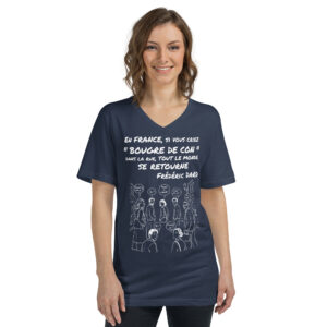 T-shirt illustré de la citation de Frédéric Dard « Bougre de con », avec plusieurs passants dans une rue qui se retournent comme s’ils étaient concernés.