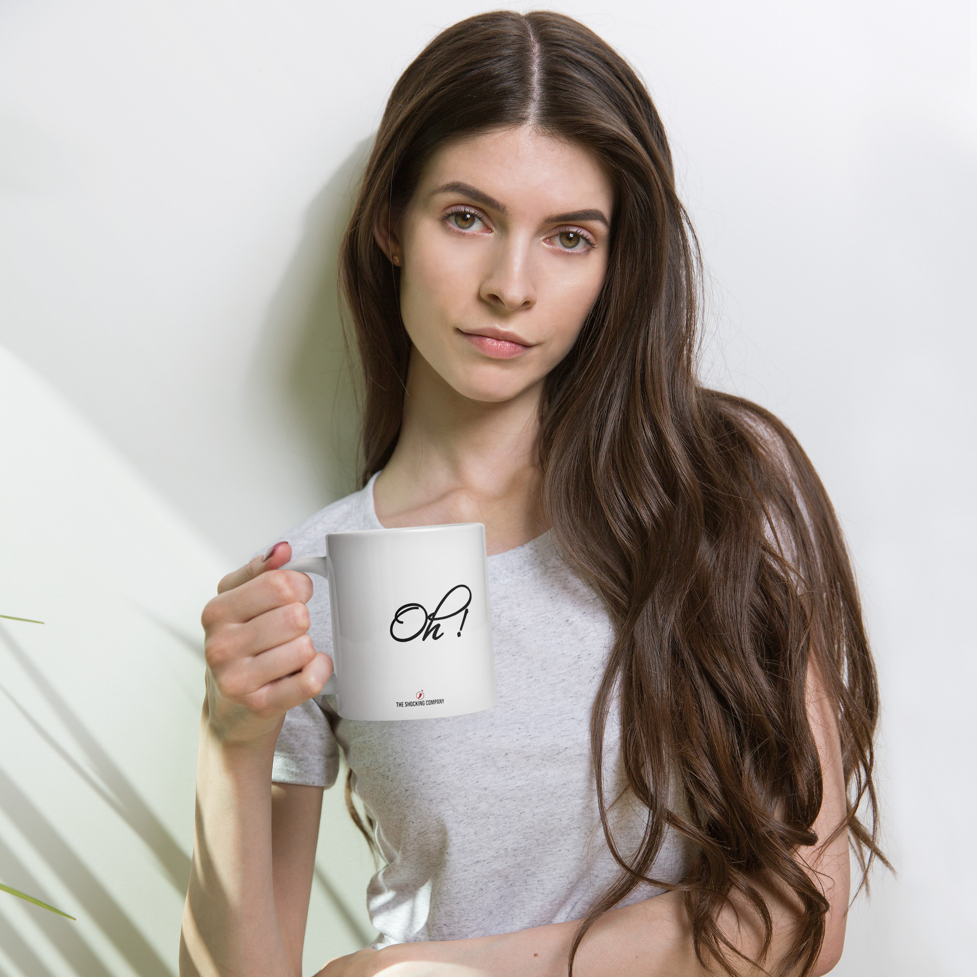 Mug blanc avec inscription noire calligraphiée « Oh ! The irony ! » au ton sarcastique.