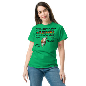 T-shirt col rond avec citation provocatrice attribuée à Paul Claudel, mot « allemandes » aux couleurs du drapeau allemand et illustration d’une vache blanche et marron.