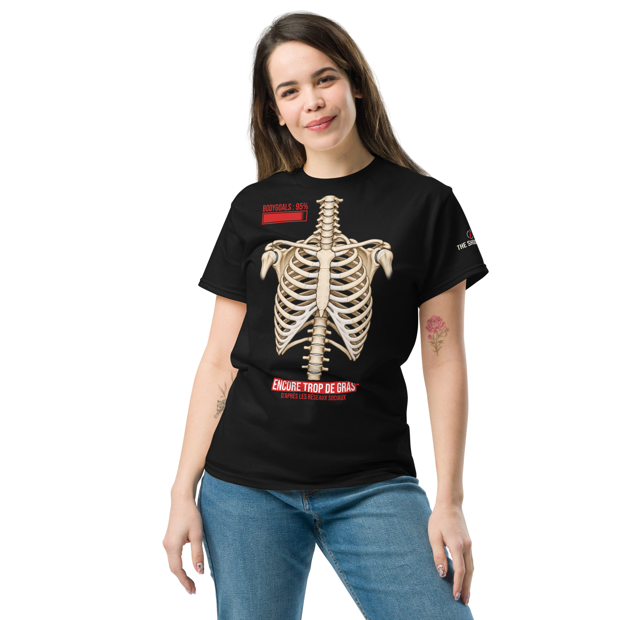 T-shirt col rond Bodygoals 95 % avec squelette anatomique sur fond noir, jauge rouge et inscription « Encore trop de gras d'après les réseaux sociaux ».